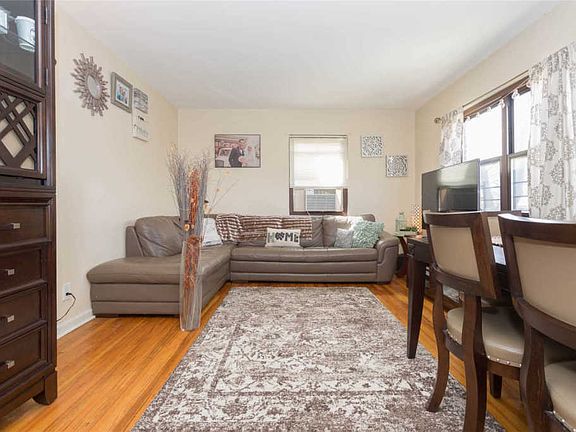 3rd image of 7333 220th St