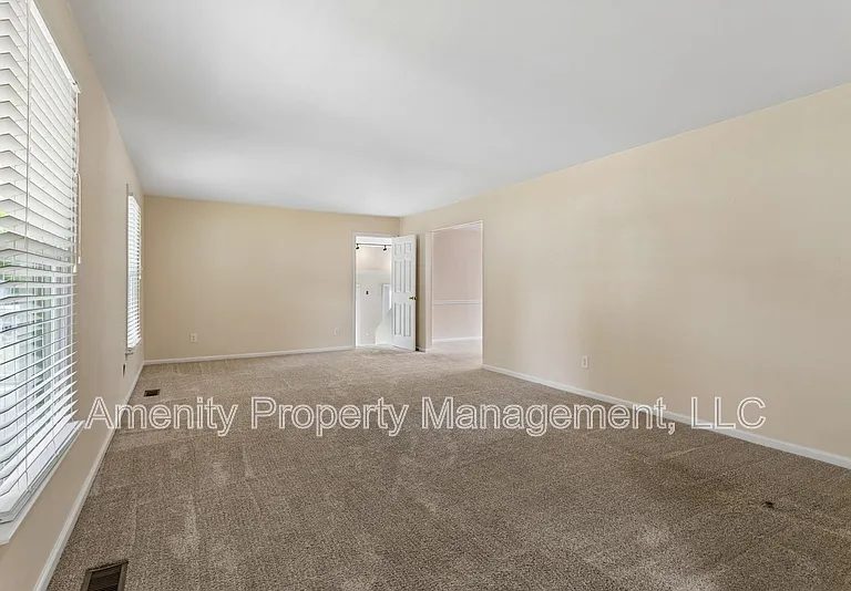 1012 Austenwood Ct — Photo 6