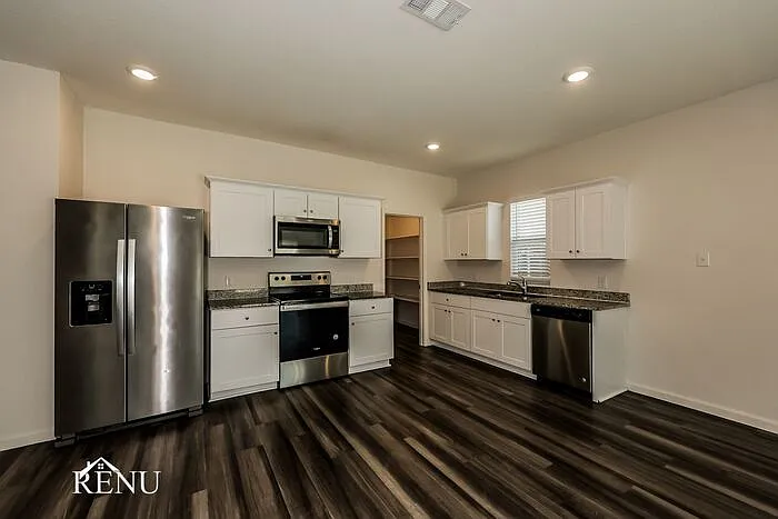 3 bed, 2.0 bath, 1589 sqft, $2,145 — Photo 3