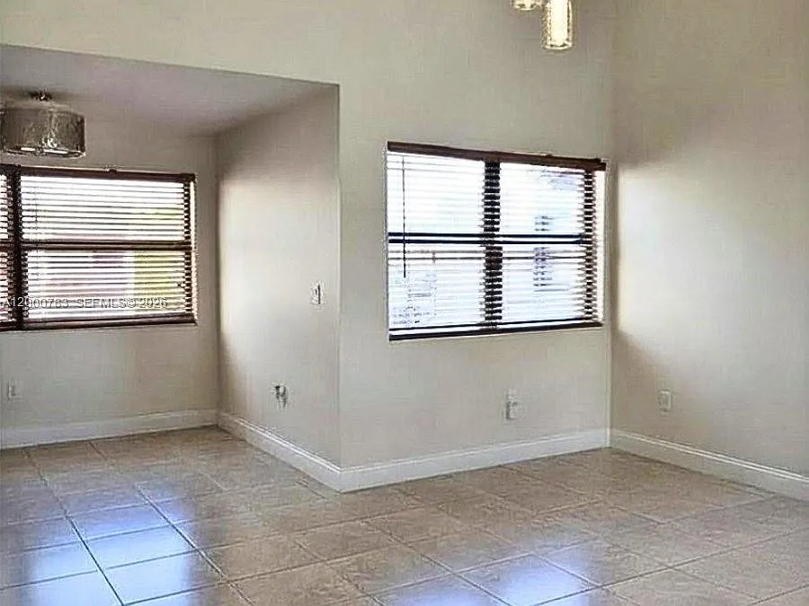 Building Photo - 9970 NW 9th Street Cir #1