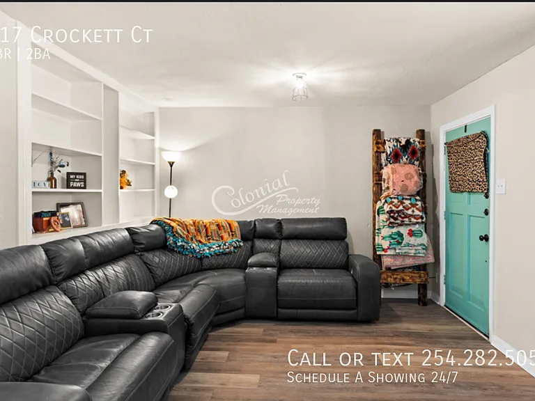 917 Crockett Ct — Photo 3