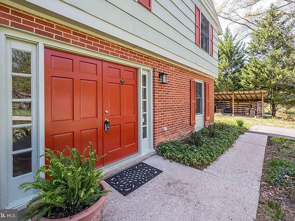 5th image of 9221 Spring Valley Rd