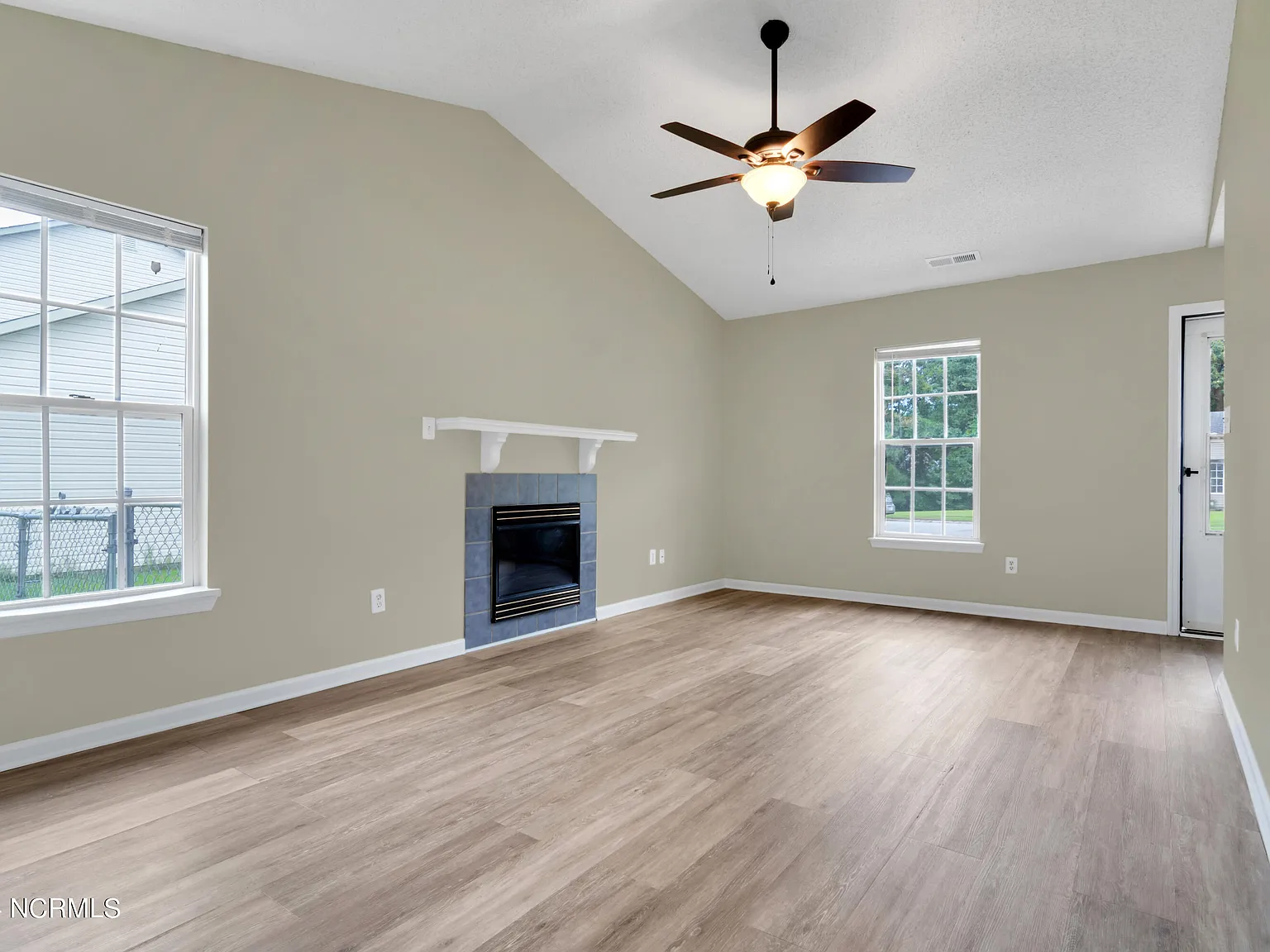 2 bed, 2.0 bath, 882 sqft, $1,250 — Photo 4