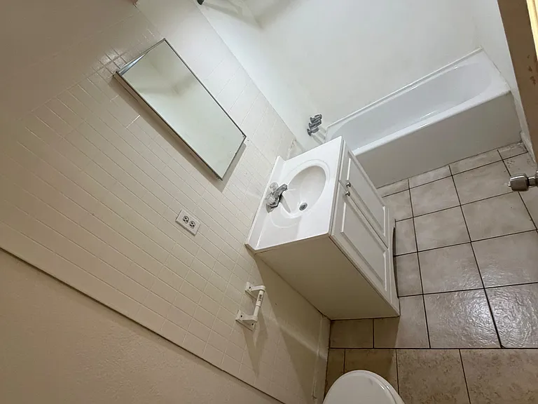 6633 N 67th Ave #1 — Photo 8