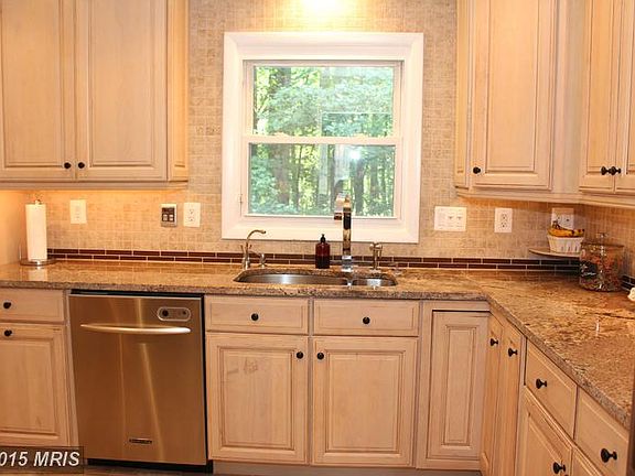 Under cabinet lighting, tasteful fixtures
