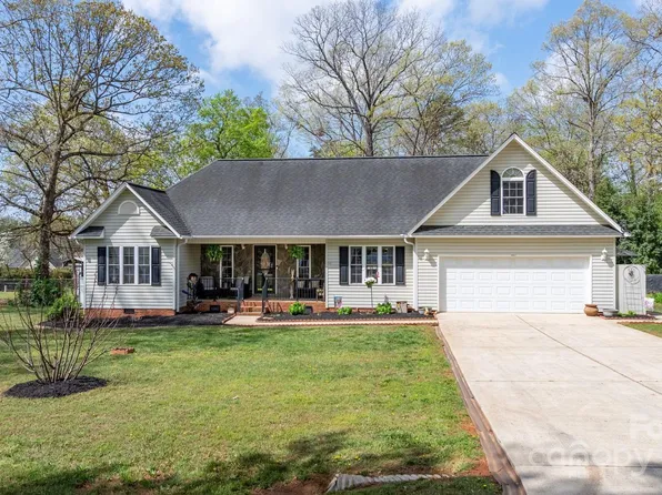 2987 Irish St, Newton, NC 28658