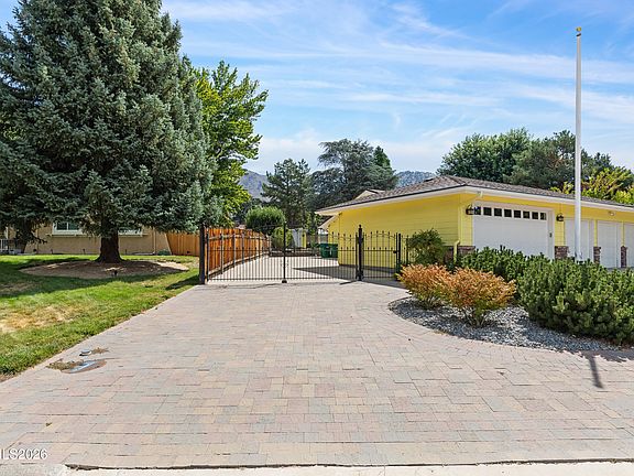 3rd image of 7845 N Southmoor Cir