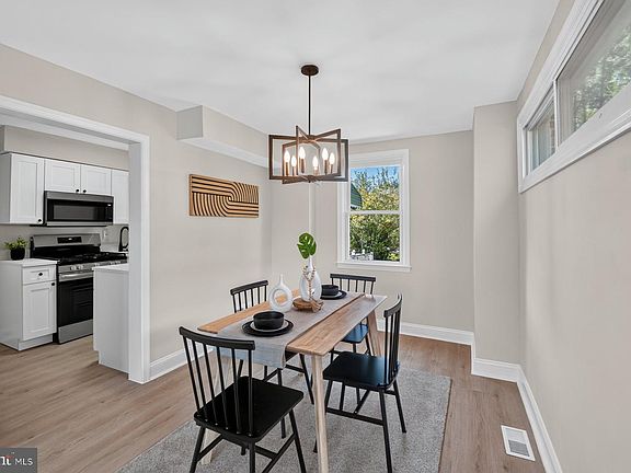 5th image of 3409 Pinewood Ave