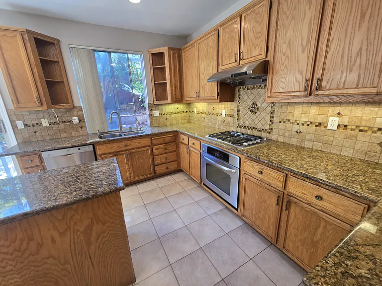 3292 Chateau Du Lac — Photo 10