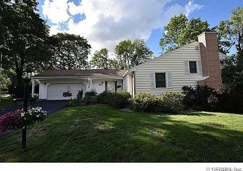 2nd image of 30 Hawthorne Dr