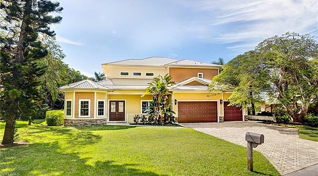 1st image of 1010 Aqua Ln