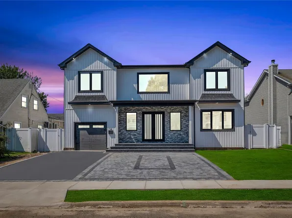 34 Tanager Lane, Levittown, NY 11756