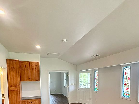 2nd image of 16083 Indian Springs Ranch Rd