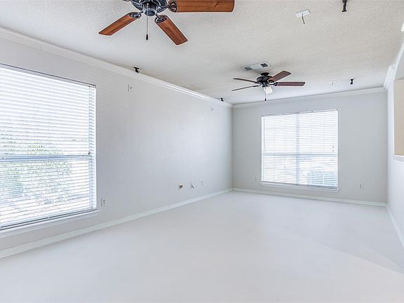5th image of 409 Piccadilly Cir