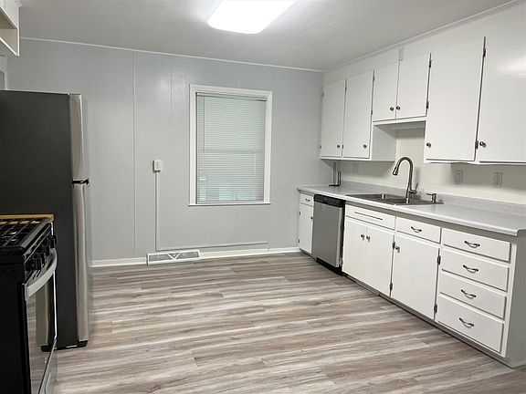 4th image of 2324 Mayflower Ave #2324