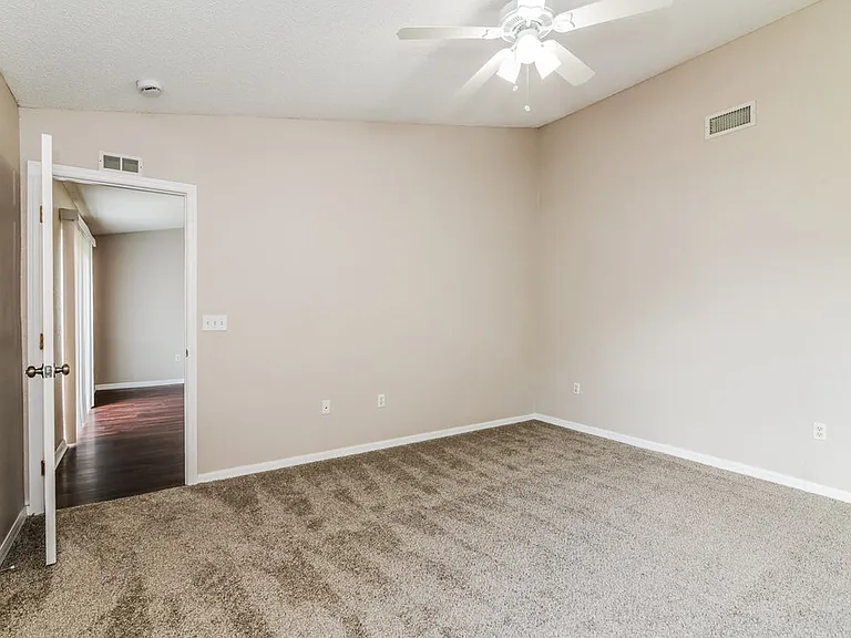 338 Arlington Cir — Photo 10