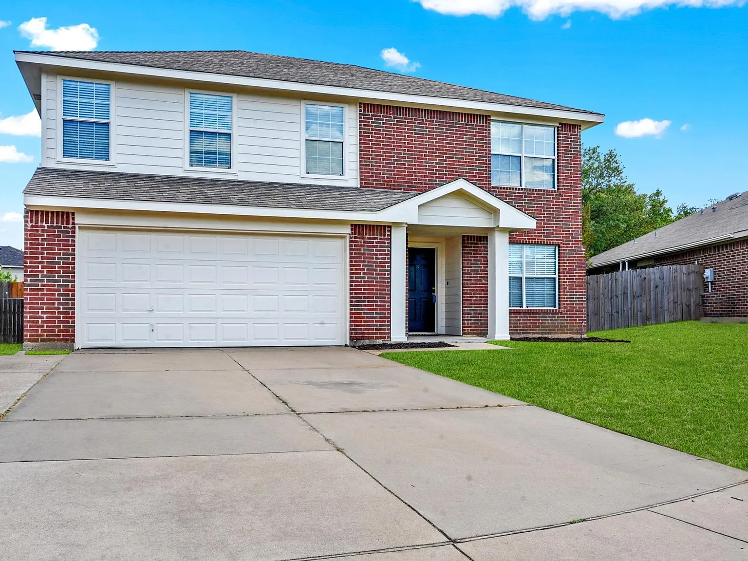 3 bed, 2.5 bath, 2036 sqft, $2,125 — Photo 2