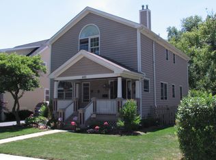 405 E Sunnyside Ave, Libertyville, IL