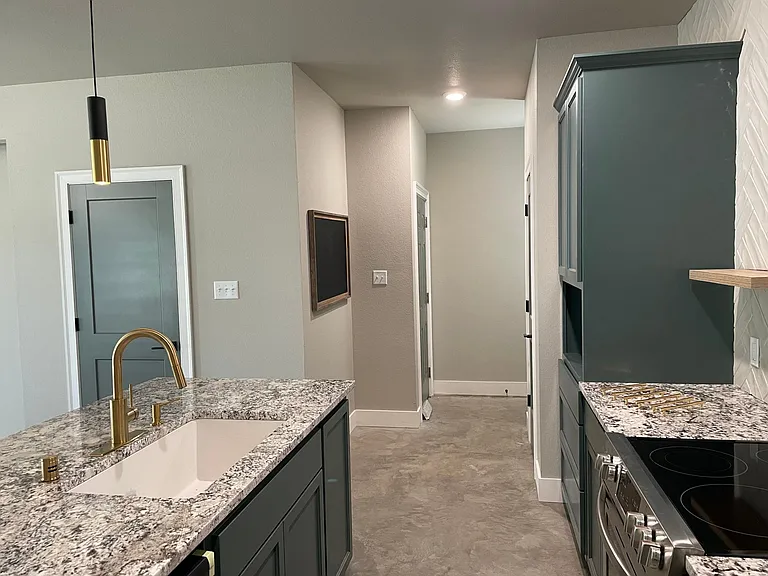 4220 Victoria Dr — Photo 8