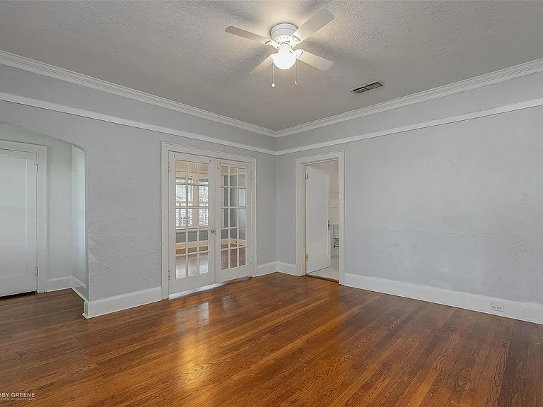 1212 E Kings Hwy — Photo 29