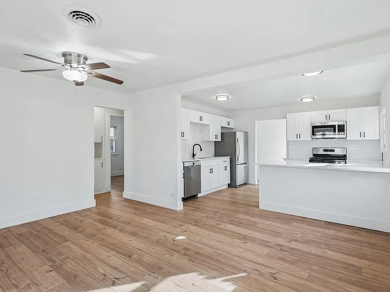 936 Meade St — Photo 5
