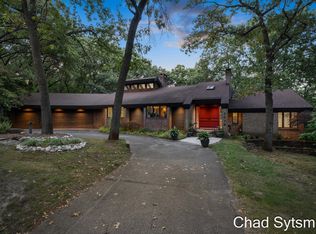 2620 Oak Ridge Trl NE, Grand Rapids, MI 49525