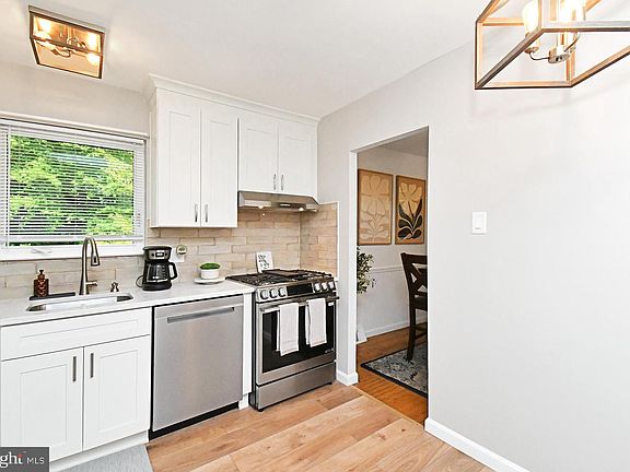 4th image of 528 Cedarbrook Rd