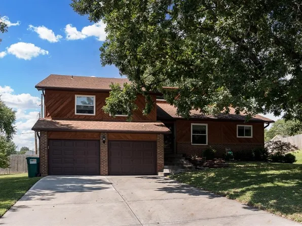 301 Bambi Ct, Lansing, KS 66043