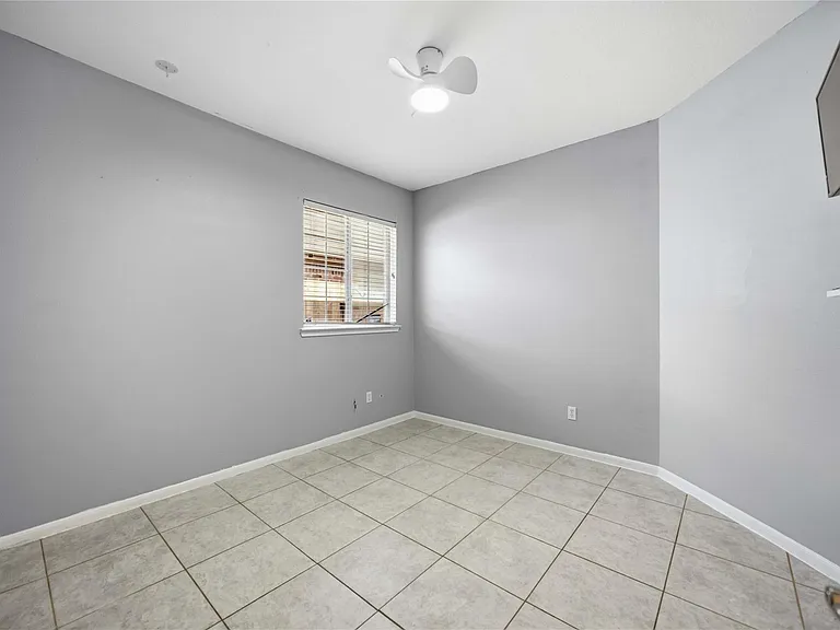 1029 Riverwood Dr — Photo 14