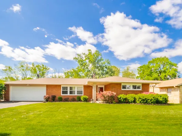 2215 W Cambridge Dr, Muncie, IN 47304
