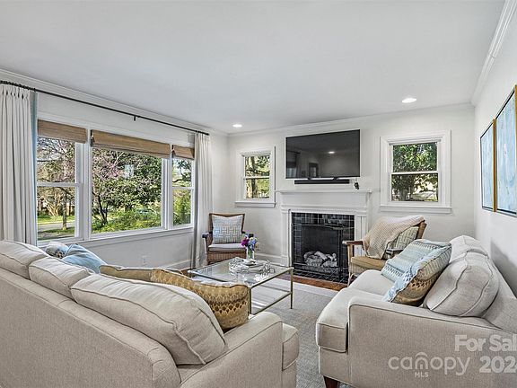 5th image of 4059 Hiddenbrook Dr