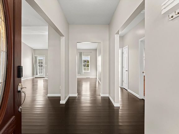 4th image of 3903 Pebblebrook Ln