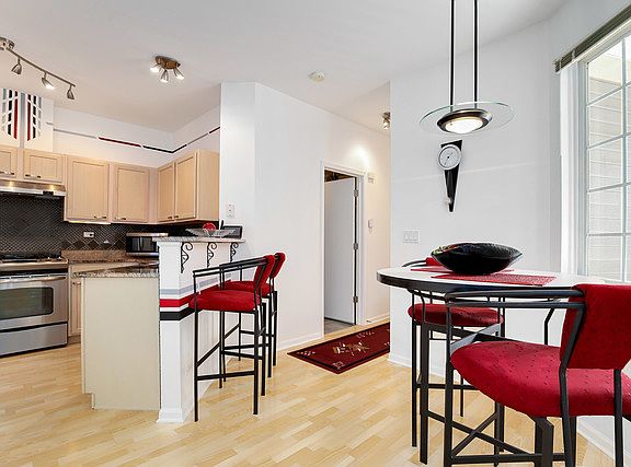5th image of 576 E Thornhill Ln #576