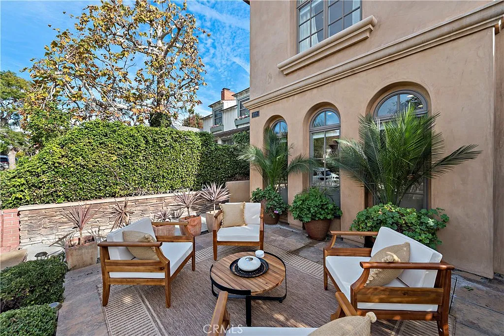 3 bed, 3.5 bath, 1977 sqft, $14,500 — Photo 4