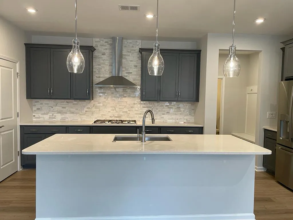 3 bed, 2002 sqft, $2,150 — Photo 3