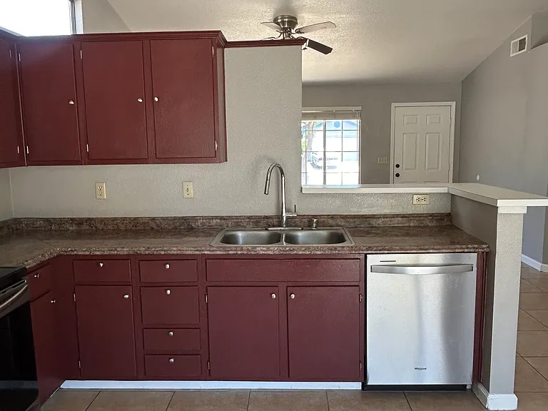 661 Waddell Way — Photo 3