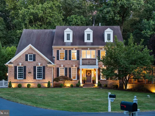 11685 Heinz Ct, Oakton, VA 22124