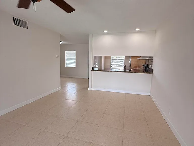 875 NW 13th St #405 — Photo 5