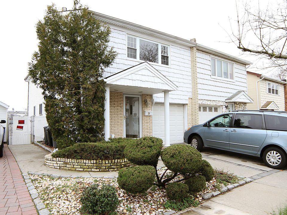 1st image of 26 Berry Ave W