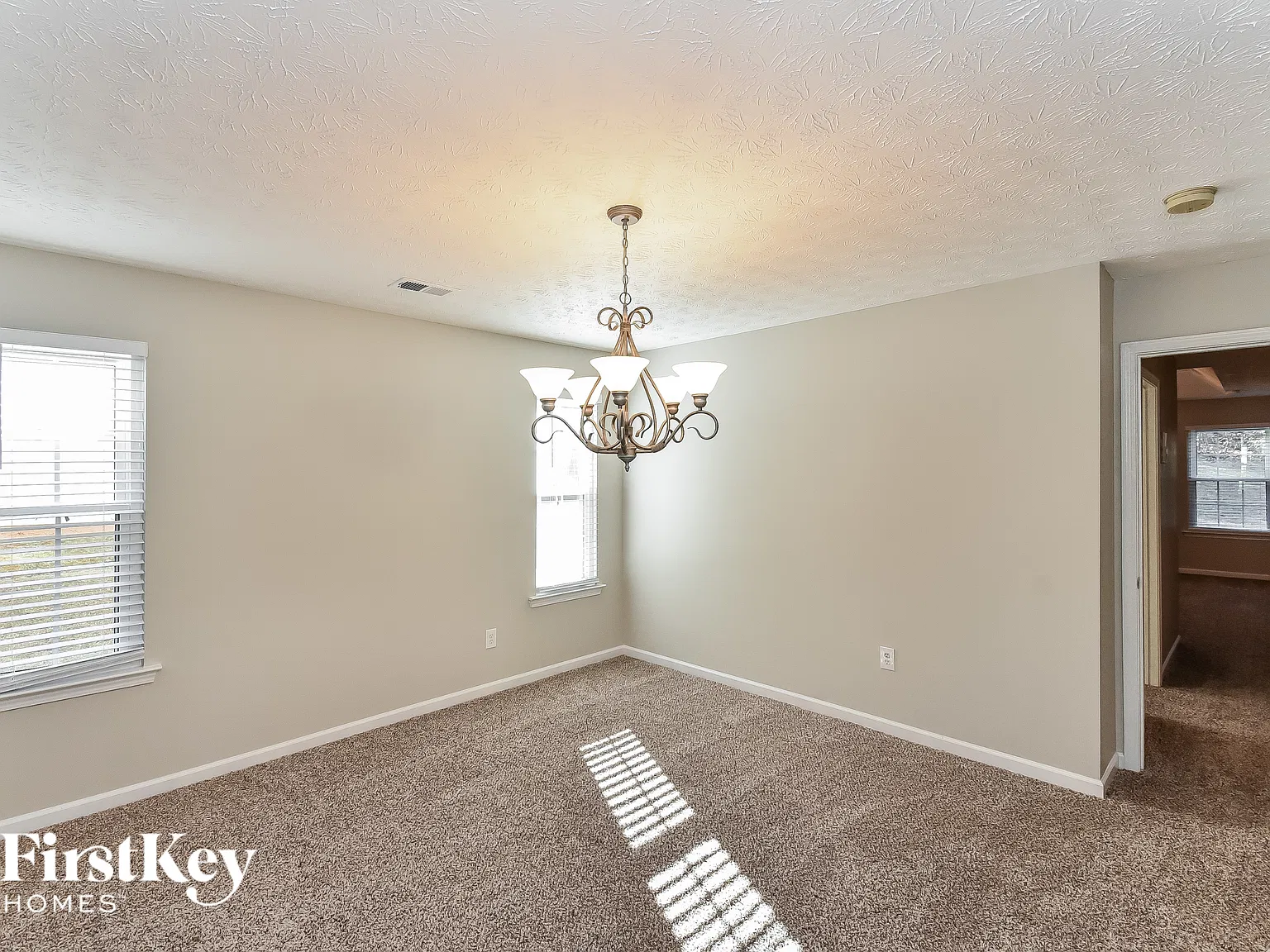 4 bed, 2.5 bath, 2362 sqft, $2,525 — Photo 4