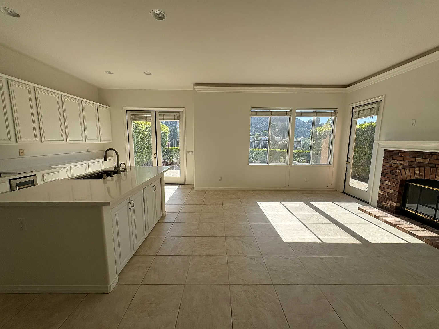 4 bed, 2.5 bath, 2438 sqft, $8,199 — Photo 2