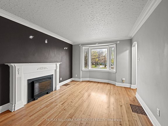 4th image of 378 Byron Ave