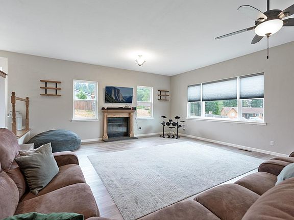 4th image of 27660 Poppy Drive
