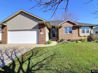 904 Aberdeen Dr, Fremont, NE 68025