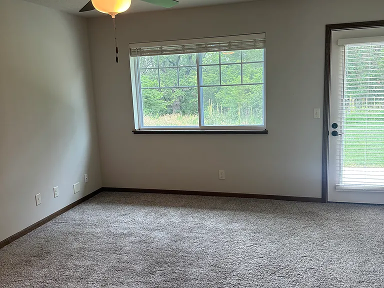 6349 S 7th Pl — Photo 8