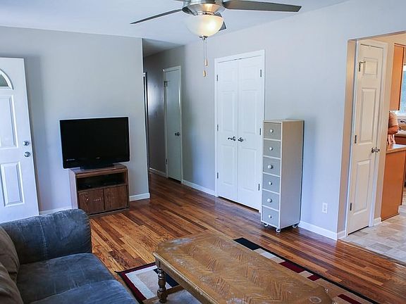 4th image of 3323 Redwood Dr
