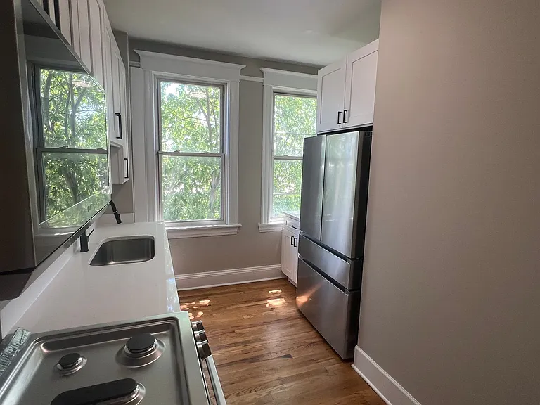 3100 N Western Ave — Photo 6