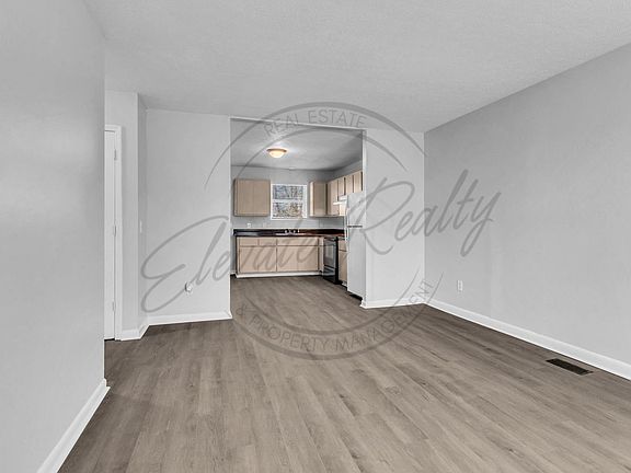3rd image of 105 Hubert Dr
