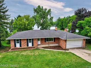 11476 Delmar Dr, Fenton, MI 48430