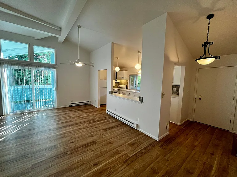 650 Ericksen Avenue NE — Photo 5